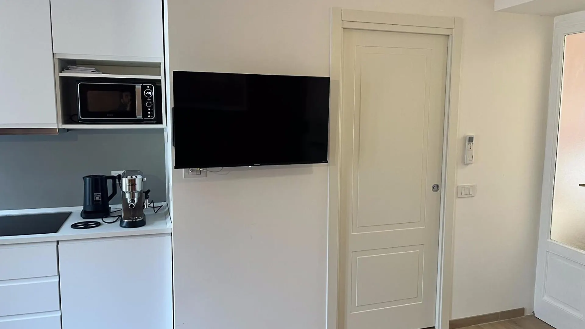 Chic Apartment Chinatown E Brera A Pochi Passi ミラノ 0*,  イタリア